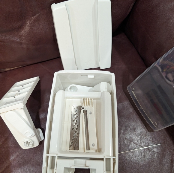 Paderno 4 blade spiralizer - Picture 14 of 16